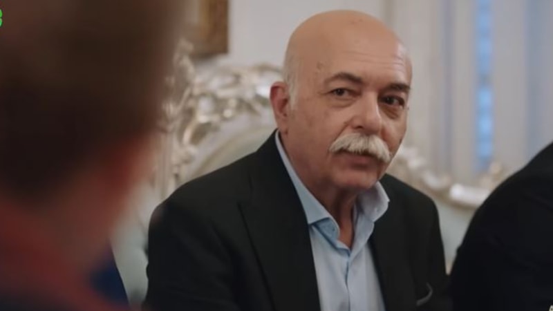 Kızılcık Şerbeti'nin Abdullah Bey'i evli mi, eşi kimdir?