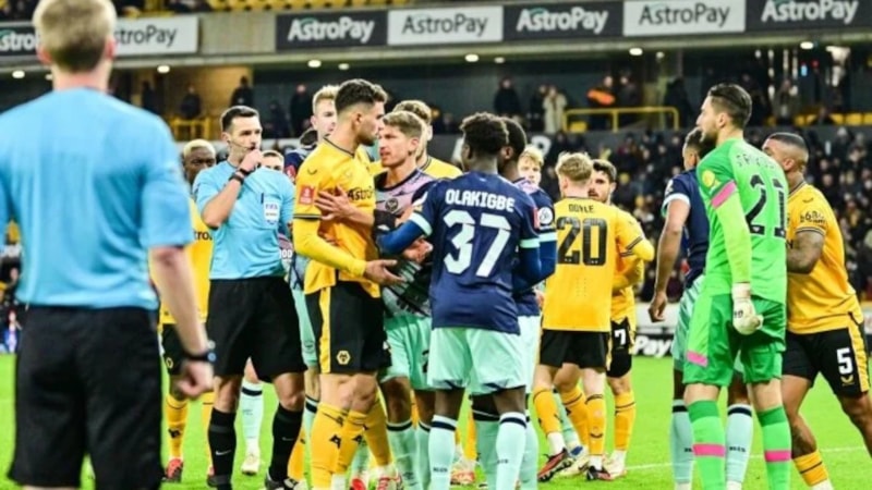 İngiltere'de ilginç olay: Taraftar hakem oldu