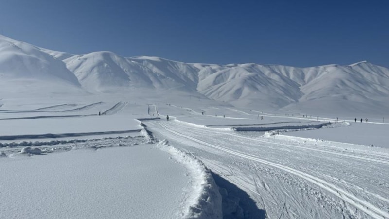 Terörden temizlenen Hakkari zirvelerinde kayak müsabakası