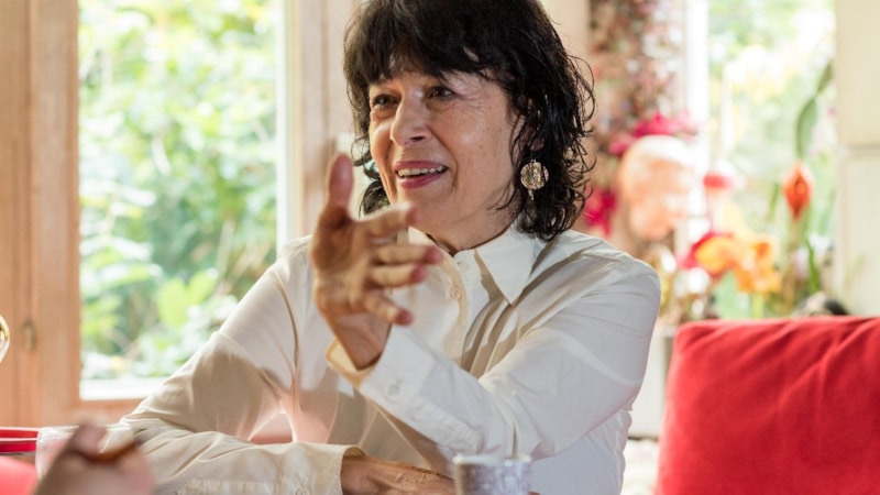 Monika Helfer, büyüleyici bir içtenlik ve dürüstlükle yazdığı Baba romanıyla aile hikayesini anlatıyor