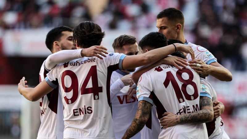 Galatasaray maçı öncesi Trabzonspor'da 2 futbolcu kadro dışı kaldı