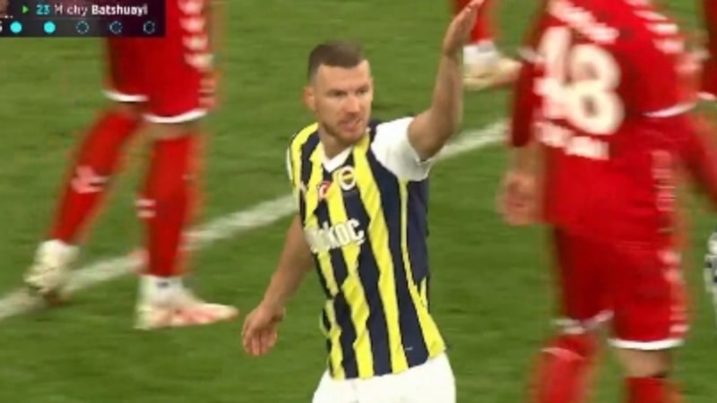 Samsunspor maçında oyundan alınan Edin Dzeko'nun tepkisi gündem oldu