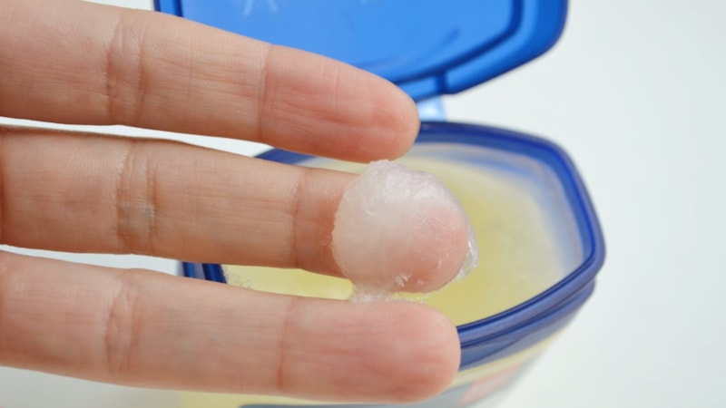 Hayatta kalmak için bakın ne yaptı! Vazelin ile akılalmaz çözüm...