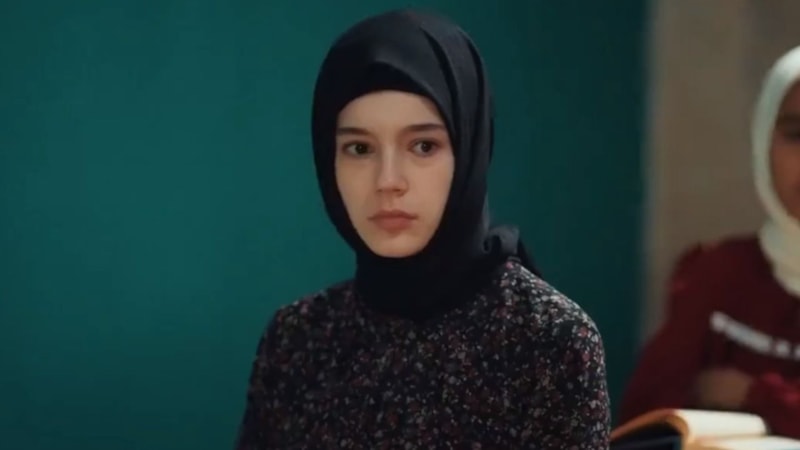 Kızıl Goncalar'ın mutasıp Zeynep'i bakın kim çıktı! İşte doğal hali...