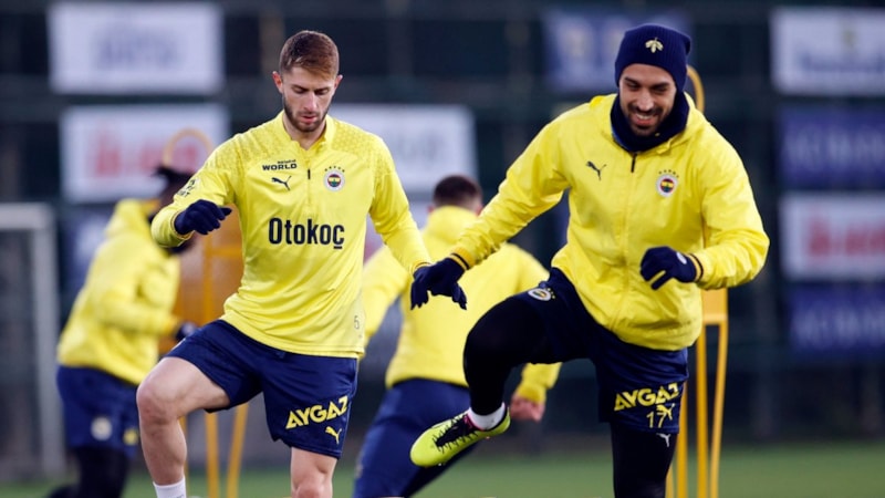 Fenerbahçe, Başakşehir maçı öncesinde kampa girdi