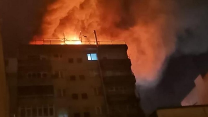 Kocaeli'de binayı ateşe veren şahıs kaçmaya çalışırken yakalandı