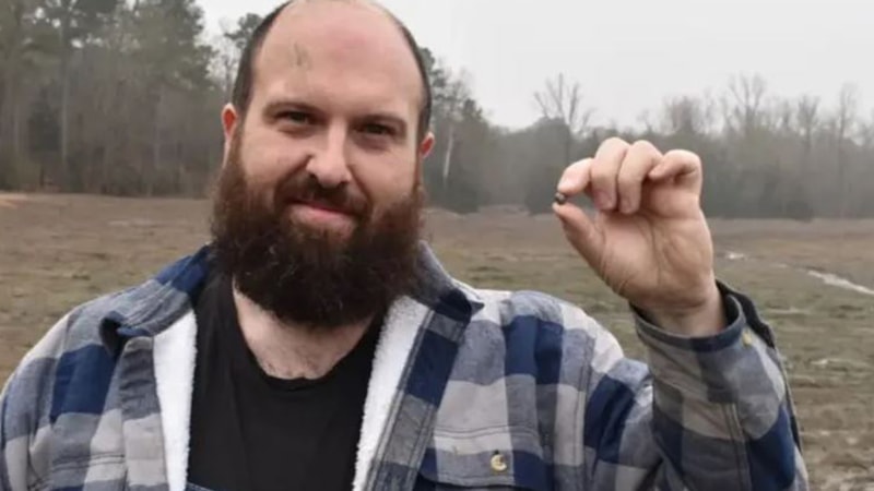 Parka dolaşmak için çıktı, bulduğu o şey ile 185 bin doların sahibi oldu!