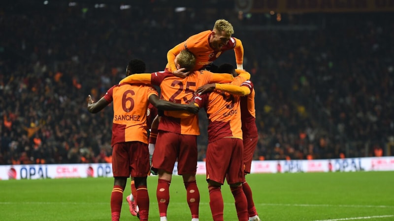 Galatasaray, İstanbulspor'u üç golle geçti