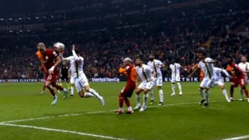 İstanbulspor'un golü VAR'dan döndü! Galatasaray penaltı kazandı