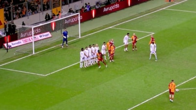 Kerem Aktürkoğlu'nun frikik golünde tartışma! Baraj geriye mi kuruldu?