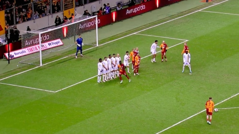 Kerem Aktürkoğlu'nun frikik golünde tartışma! Baraj geriye mi kuruldu?