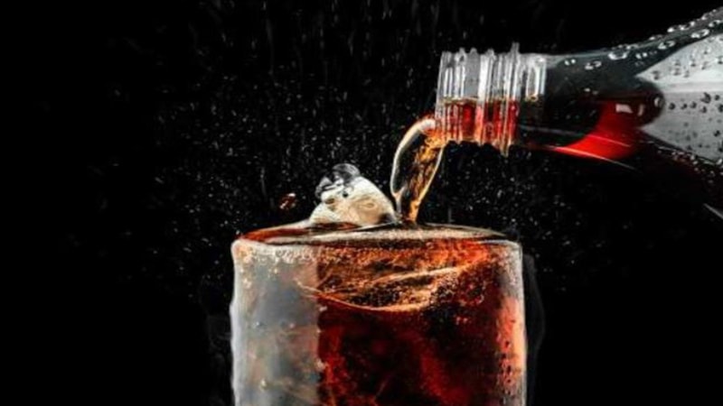 Asidi kaçan kolaların yeri artık çöp değil! Mutfakta mucizeler yaratıyorlar…