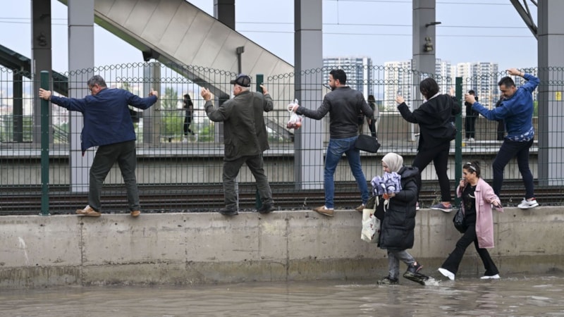 Ankara'da su baskını fotoğrafı oylamaya dahil oldu! Yılın karesi seçilebilir..