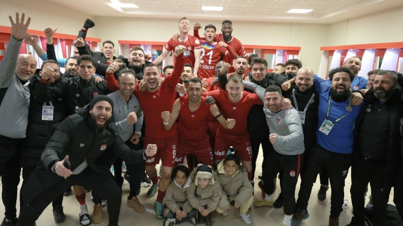 Sivasspor’dan Beşiktaş maçının ardından galibiyet pozu