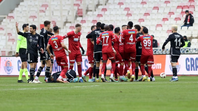 Beşiktaş'ın iptal edilen penaltısında VAR müdahalesi doğru mu