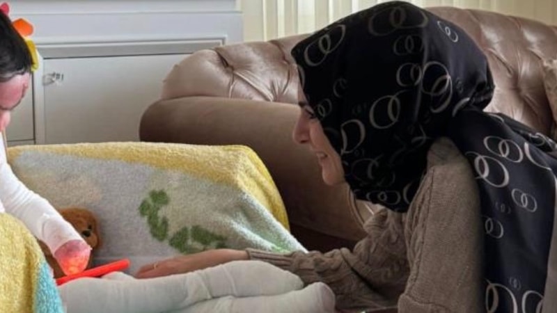 Mahinur Özdemir Göktaş'tan ‘kelebek hastası’ Ayaz'a sürpriz ziyaret