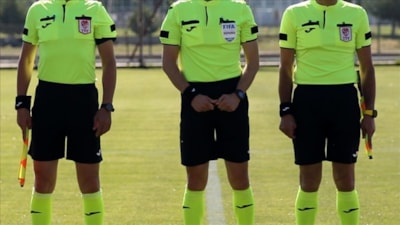 Zonguldak'ta yapılan amatör maçta futbolcu, hakeme yumruk attı