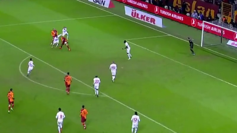 Sosyal medya ikiye bölündü! Barış Alper Yılmaz'ın golünden önce el mi var?