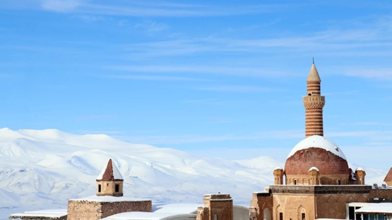 Yarıyıl tatilinde çocukların ve ailelerin Doğu'daki adresi İshak Paşa Sarayı oldu