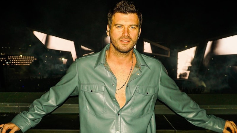 Ülkeden kaçıyorlar dendi! Kıvanç Tatlıtuğ'dan iddialara yanıt: 'Oğlum daha 21 aylık...'