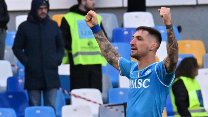 Matteo Politano, 2027 yılına kadar Napoli'de