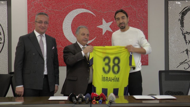 43 yaşındaki İbrahim Öztürk, Talasgücü Belediyespor'a imza attı