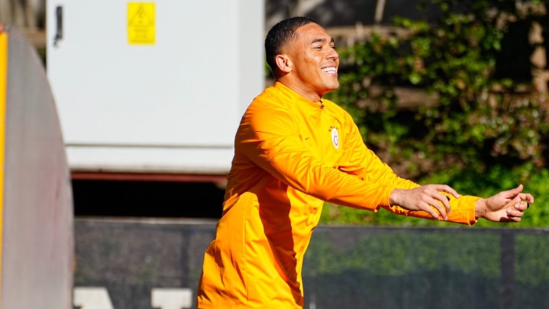 Galatasaray'da Carlos Vinicius ilk antrenmanına çıktı