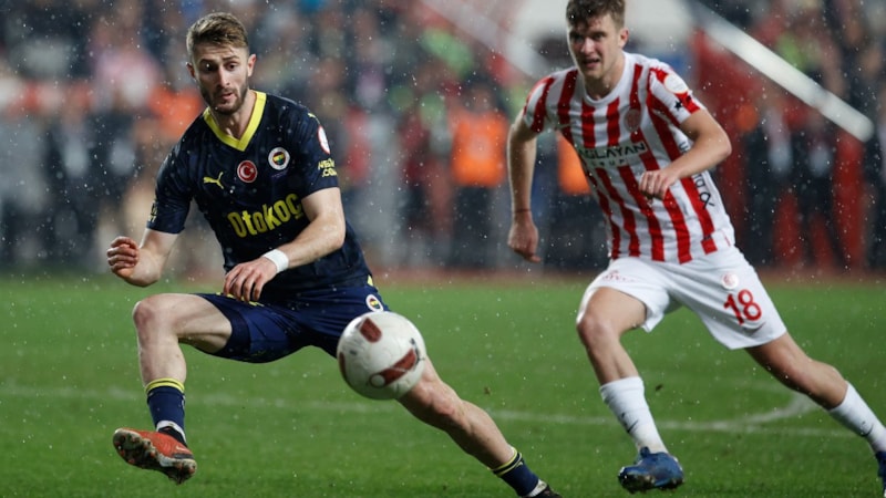 İsmail Yüksek saha zeminlerini eleştirdi