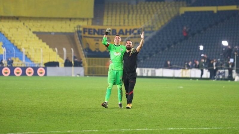 Fernando Muslera için çılgın iddia: Arda Turan istiyor