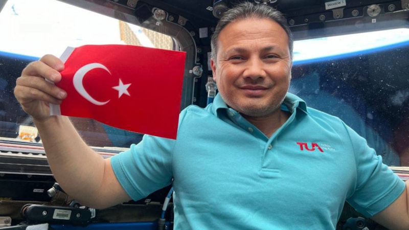 Dönüşü ikinci kez ertelendi! Alper Gezeravcı'dan paylaşım geldi: Sabırsızlıkla bekliyorum