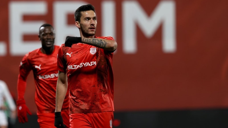 Atmaya devam ediyor! Umut Nayir, Adana Demirspor'u da boş geçmedi