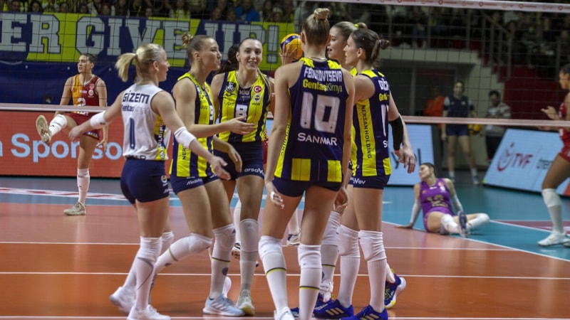 File derbisinde Fenerbahçe, Galatasaray'ı set vermeden mağlup etti