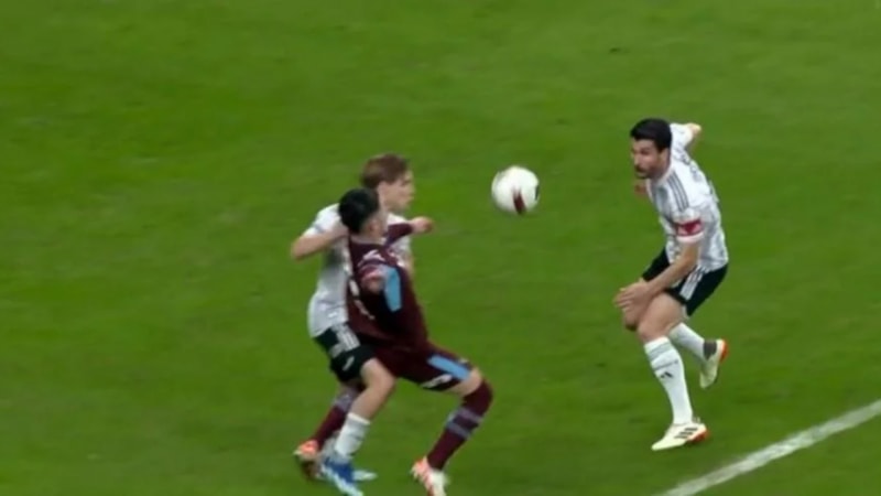 Hakem yorumcuları Beşiktaş - Trabzonspor maçındaki tartışmalı pozisyonları değerlendirdi