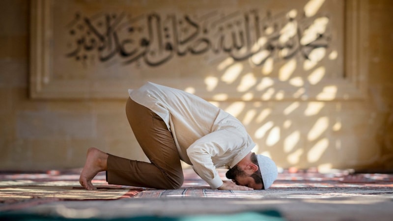 KANDİL NAMAZLARI | Miraç Kandili namazı nasıl kılınır, kaç rekattır?