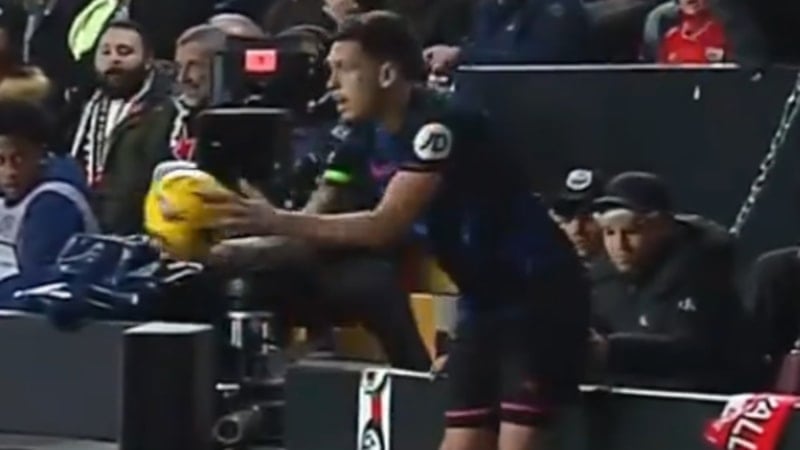 İspanya'da skandal olay: Taraftar taç kullanan futbolcuyu taciz etti