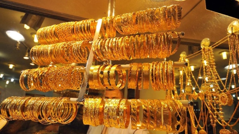 Burmalar, kelepçeler kenara! Herkes eşinden istiyor; İşte kibrit çöpü bileziklerin fiyatı...