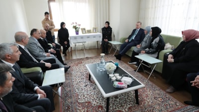 Cumhurbaşkanı Erdoğan'dan Kahramanmaraş'ta depremzede aileye ziyaret