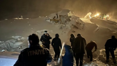 Artvin'de çığ: Operatör kar altında kaldı