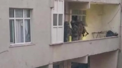 İstanbul'da siniri krizi geçiren şahsa müdahale! Özel harekat geldi