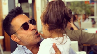 Şarkıcı Emrah kızı Eleysa'yı paylaştı! 