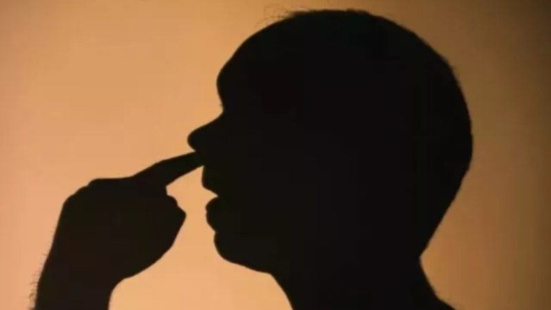 Sakın denemeyin! Burun karıştırmanın zararları bitmiyor...