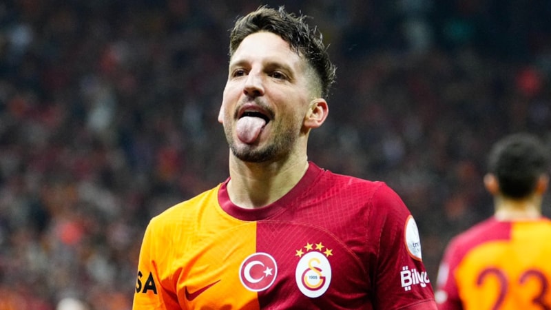 Ofsayt nedeniyle golü geçersiz sayılan Dries Mertens, saniyeler içerisinde ağları sarstı