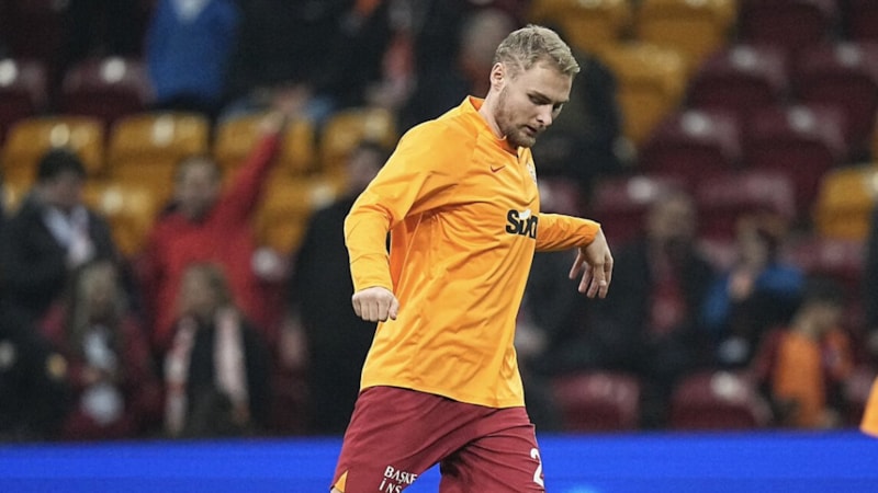 Galatasaray'a bir kötü haber daha! Victor Nelsson maça devam edemedi