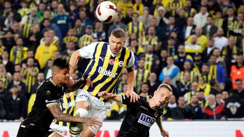 Edin Dzeko, 5 maç sonra fileleri havalandırdı