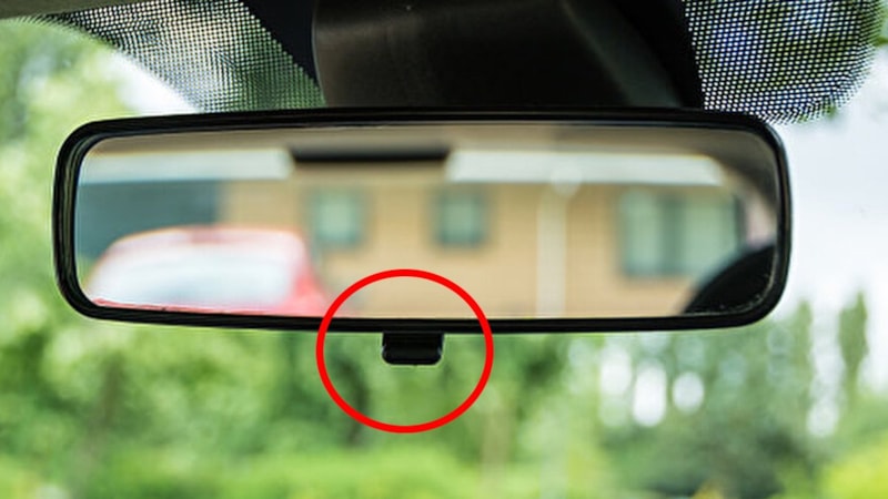 Kendisi küçük, etkisi büyük! Dikiz aynasındaki o detay bakın ne işe yarıyor…