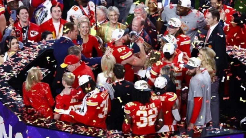 Super Bowl'da Kansas City tarih yazdı