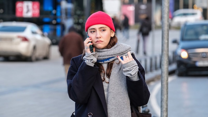 Avrupa'da bir ilk... Fransız kasabasında kamusal alanda cep telefonu yasağı