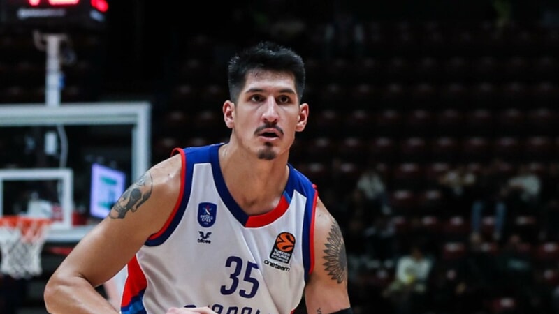 Burnu kırılan Anadolu Efesli Derek Willis, operasyon geçirdi