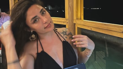 Melek Mosso'nun Maldivler pozu sosyal medyayı salladı! Sarı bikinisiyle dans etti