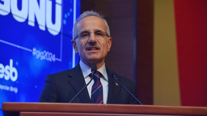 Güvenli İnternet Günü'nde Abdulkadir Uraloğlu'ndan ailelere çağrı